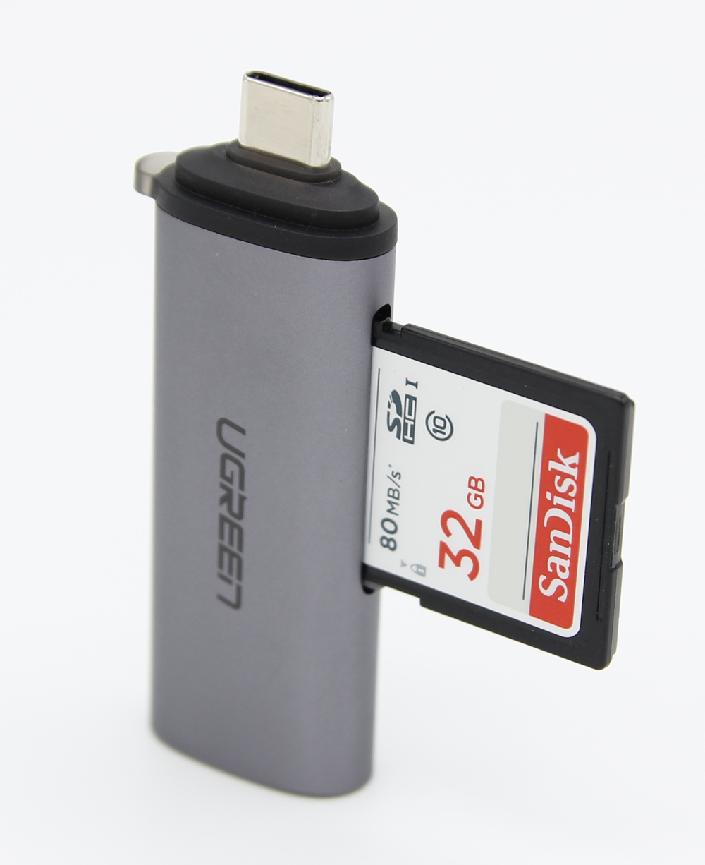  UGREEN USB-C SD/TF reader with a Sandisk SD card